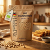 BIO Sojabohnen geschält 1 kg im braunen Doypack mit Bio-Tag und frisch zubereitetem Tempeh